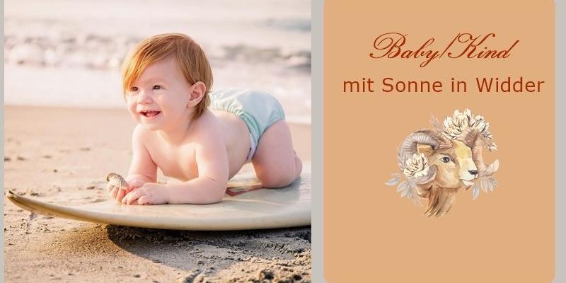 Baby mit rotem Haar auf Surfbrett - Blogbild Baby in Widder